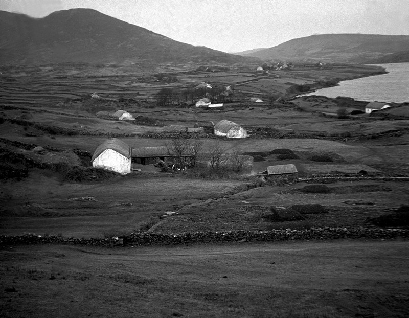 view-of-dispersed-settlement-teelin-co-donegal-ucd-digital-library